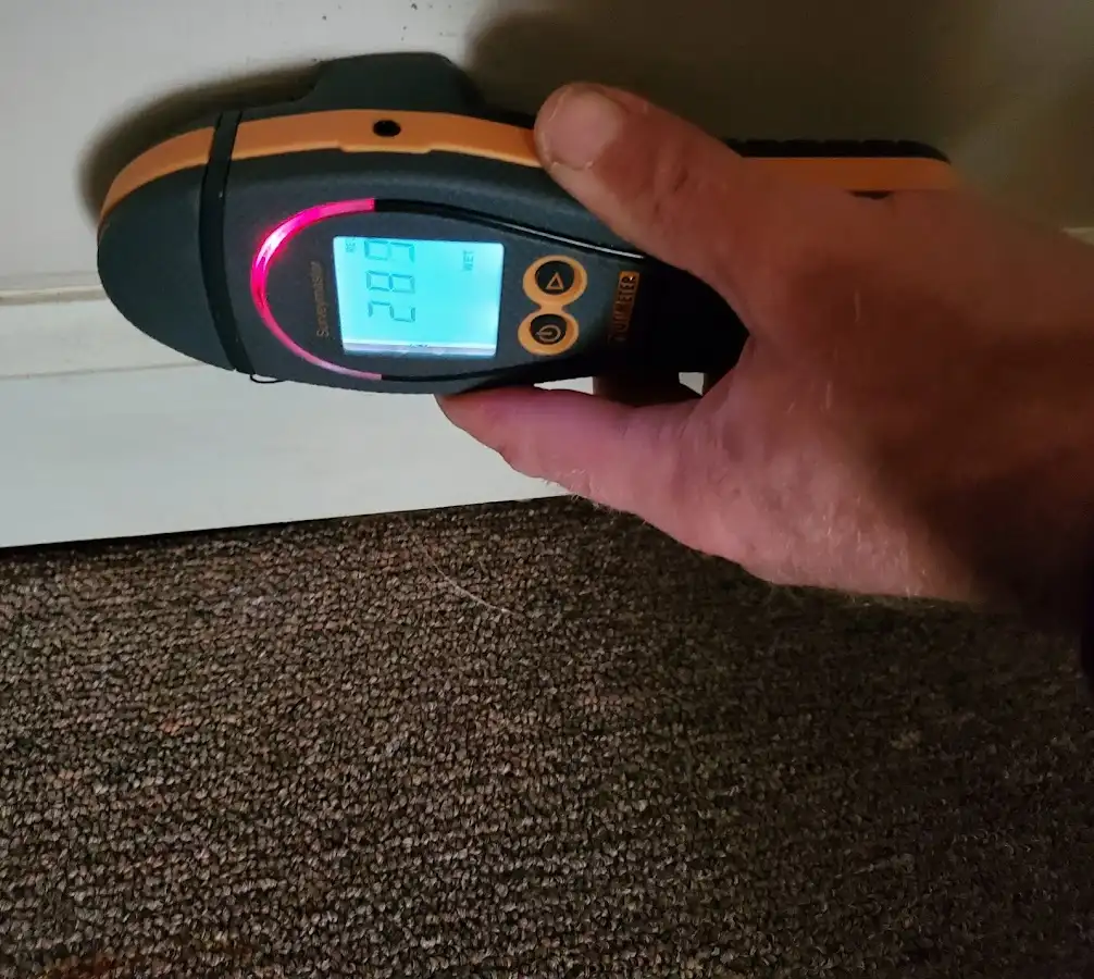 Moisture detection at baseboard during Mold Inspection & Testing in Rio Pinar